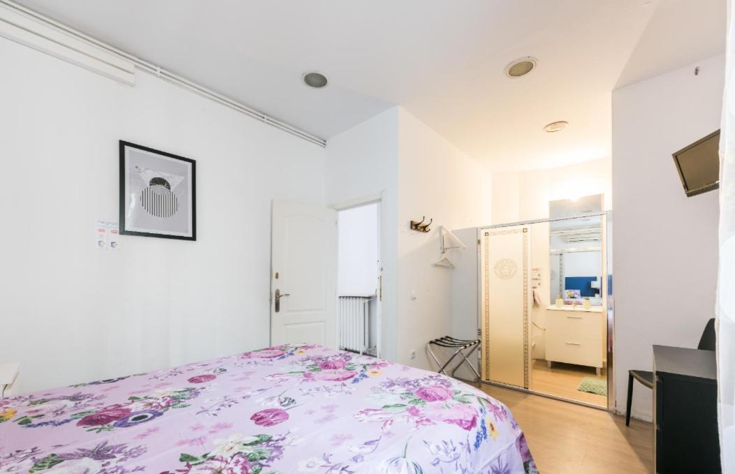 מדריד M&F 7 Rooms/7 Bathrooms Over Gran Via מראה חיצוני תמונה