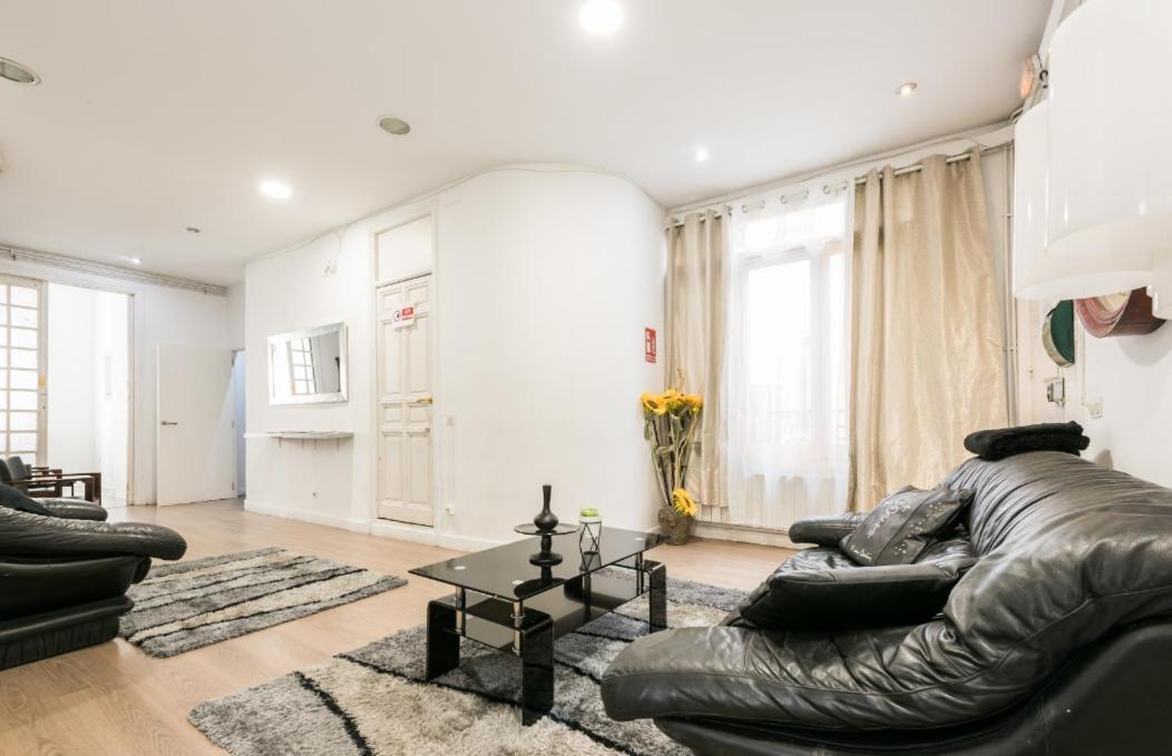 מדריד M&F 7 Rooms/7 Bathrooms Over Gran Via מראה חיצוני תמונה