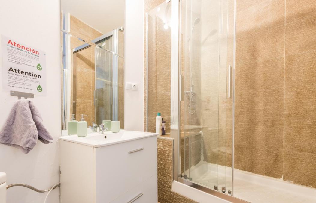 מדריד M&F 7 Rooms/7 Bathrooms Over Gran Via מראה חיצוני תמונה