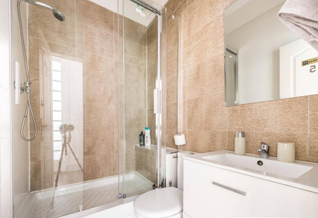 מדריד M&F 7 Rooms/7 Bathrooms Over Gran Via מראה חיצוני תמונה
